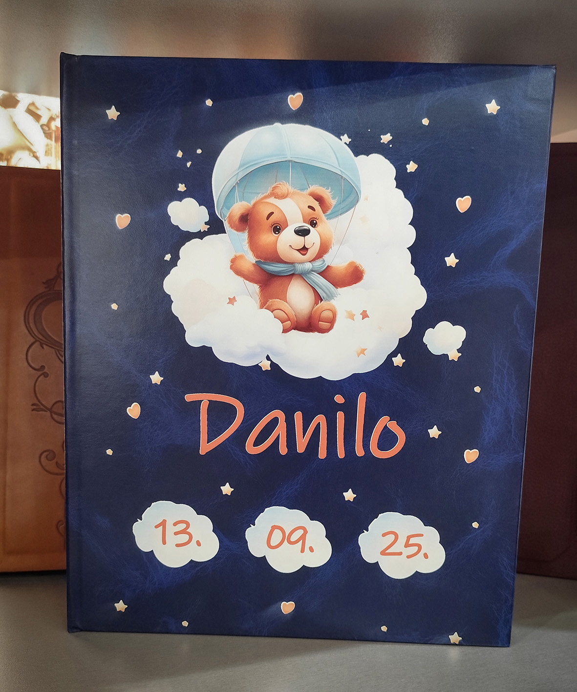 Foto album za bebe sa imenom, ilustracijom i nežnim motivima